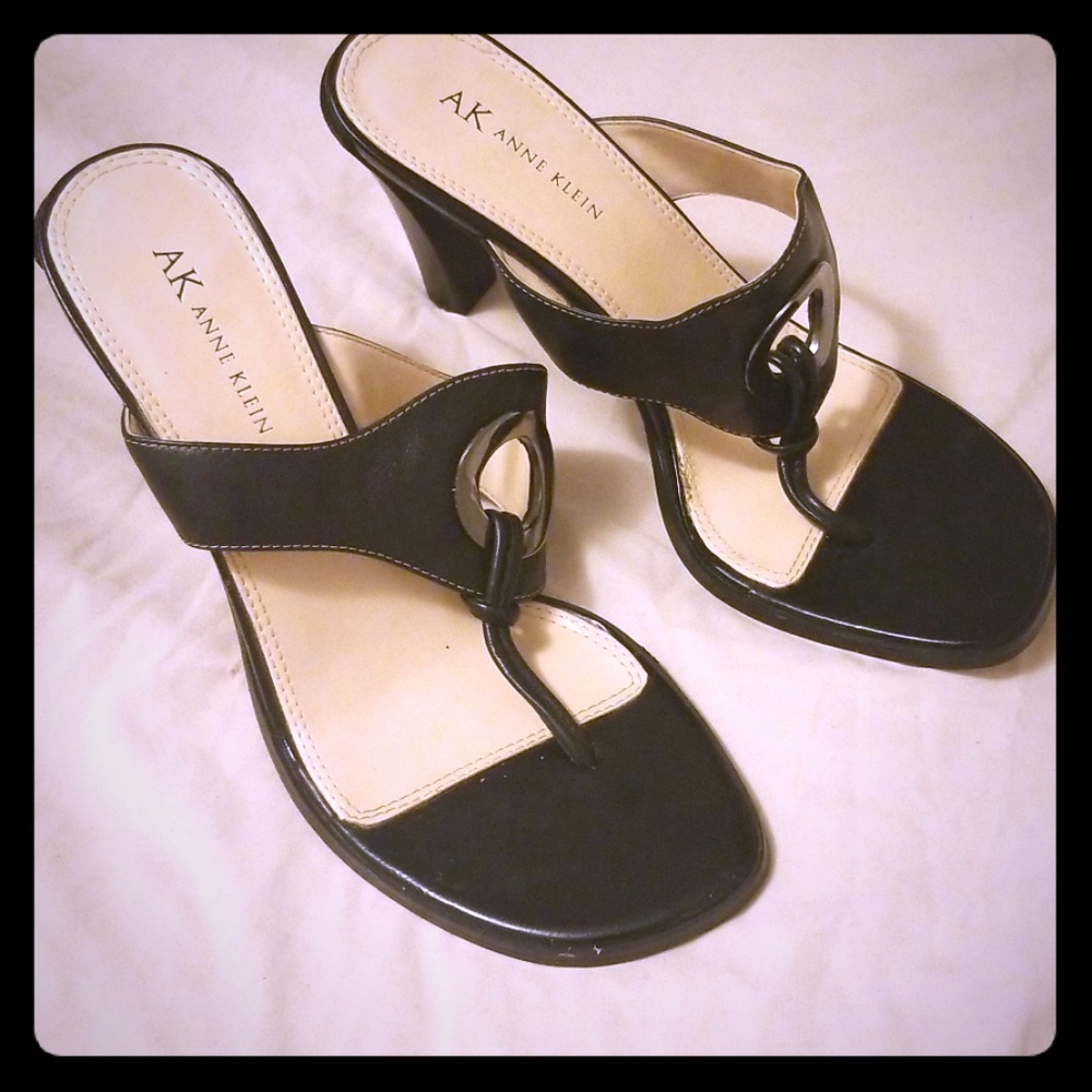 Anne Klein Heel